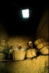 Chvíle odpočinku na dně pohřební šachty (Abúsír jih, mastaba soudce Intiho). © Archiv Českého egyptologického ústavu, Kamil Voděra.