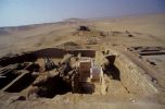 Pohled na odkrytou, nadzemní část Intiho mastaby. © Archiv Českého egyptologického ústavu, Kamil Voděra.