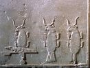 Detail reliéfní výzdoby na stěnách pohřební komory kněze Iufaa, pracovně nazývaný „tančící krávy“ (šachtový hrob kněze Iufaa, Pozdní doba). © Archiv Českého egyptologického ústavu, Kamil Voděra.